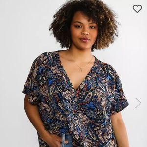 Daytrip Paisley and Feather Raglan Blouse
